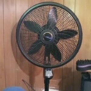 Lasko 18in fan